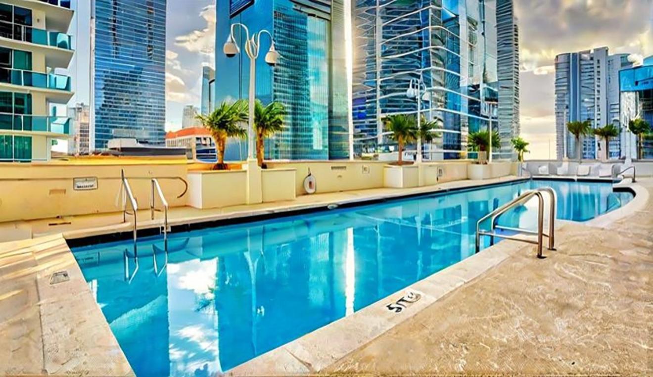 Elegant Centric Vibrant Pool Jacuzzi Free Parking Appartement Miami Buitenkant foto