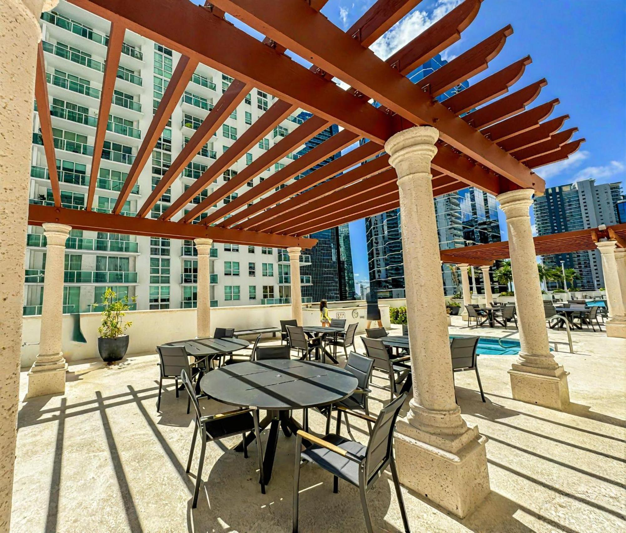 Elegant Centric Vibrant Pool Jacuzzi Free Parking Appartement Miami Buitenkant foto