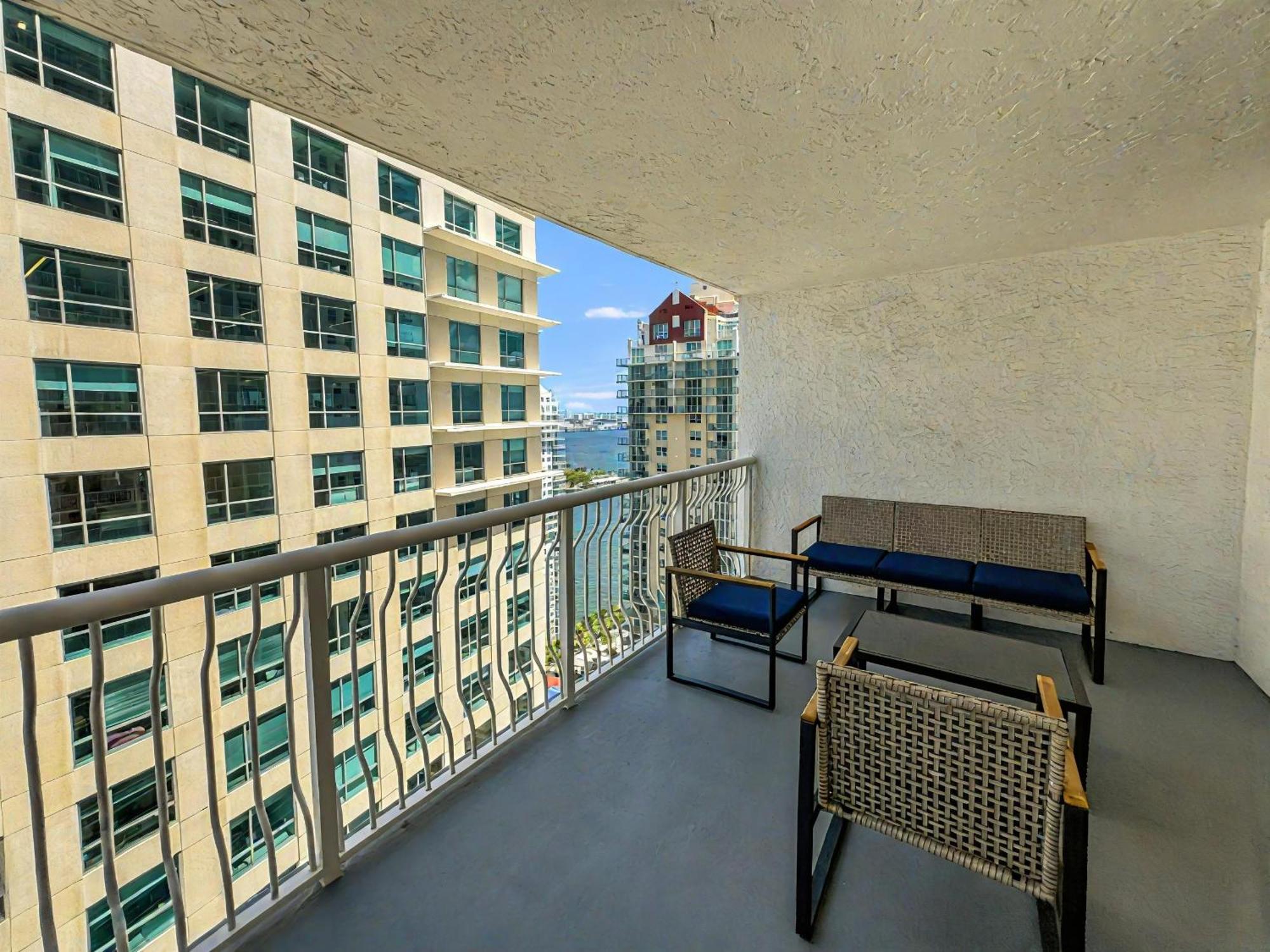 Elegant Centric Vibrant Pool Jacuzzi Free Parking Appartement Miami Buitenkant foto