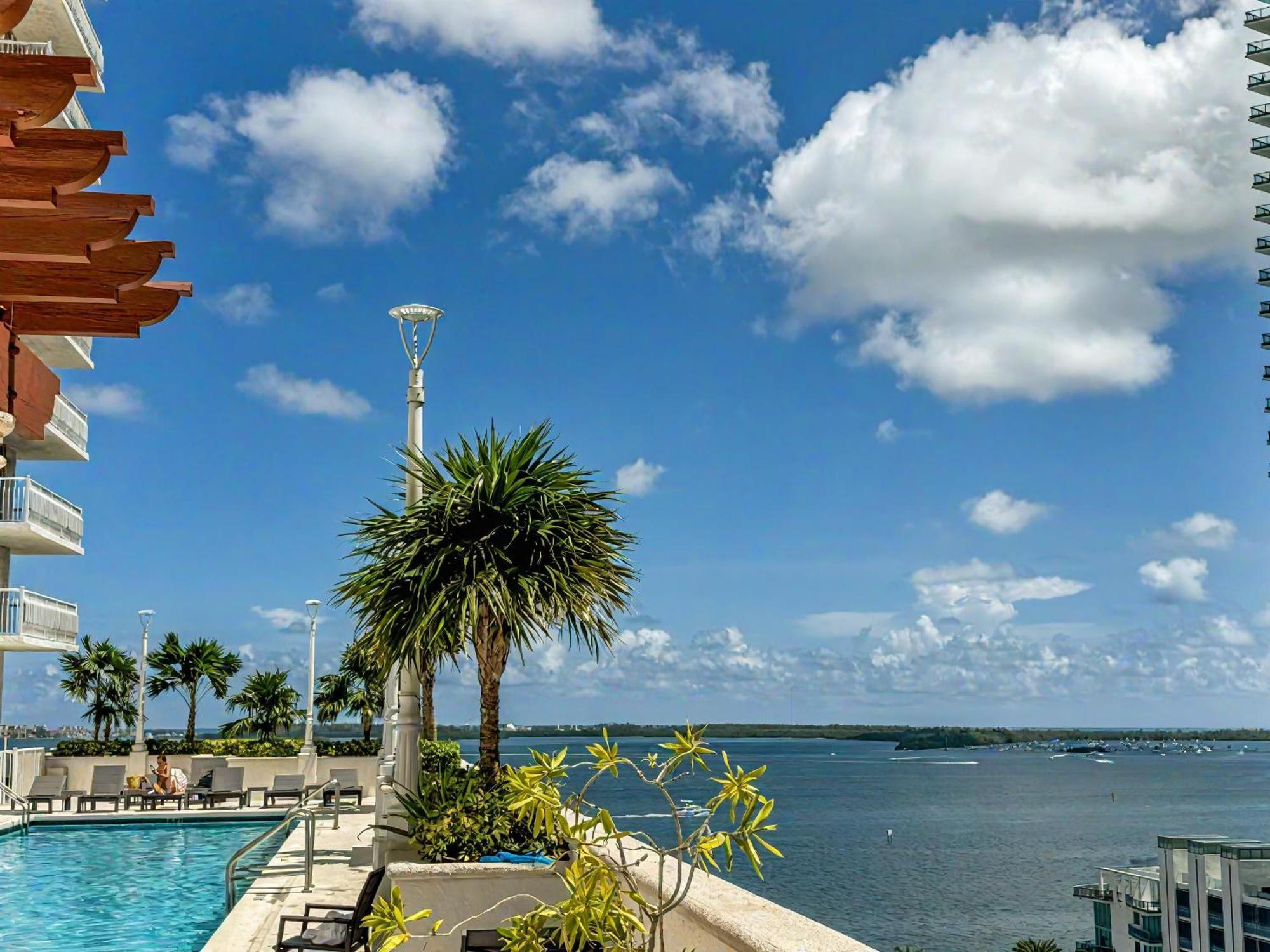 Elegant Centric Vibrant Pool Jacuzzi Free Parking Appartement Miami Buitenkant foto