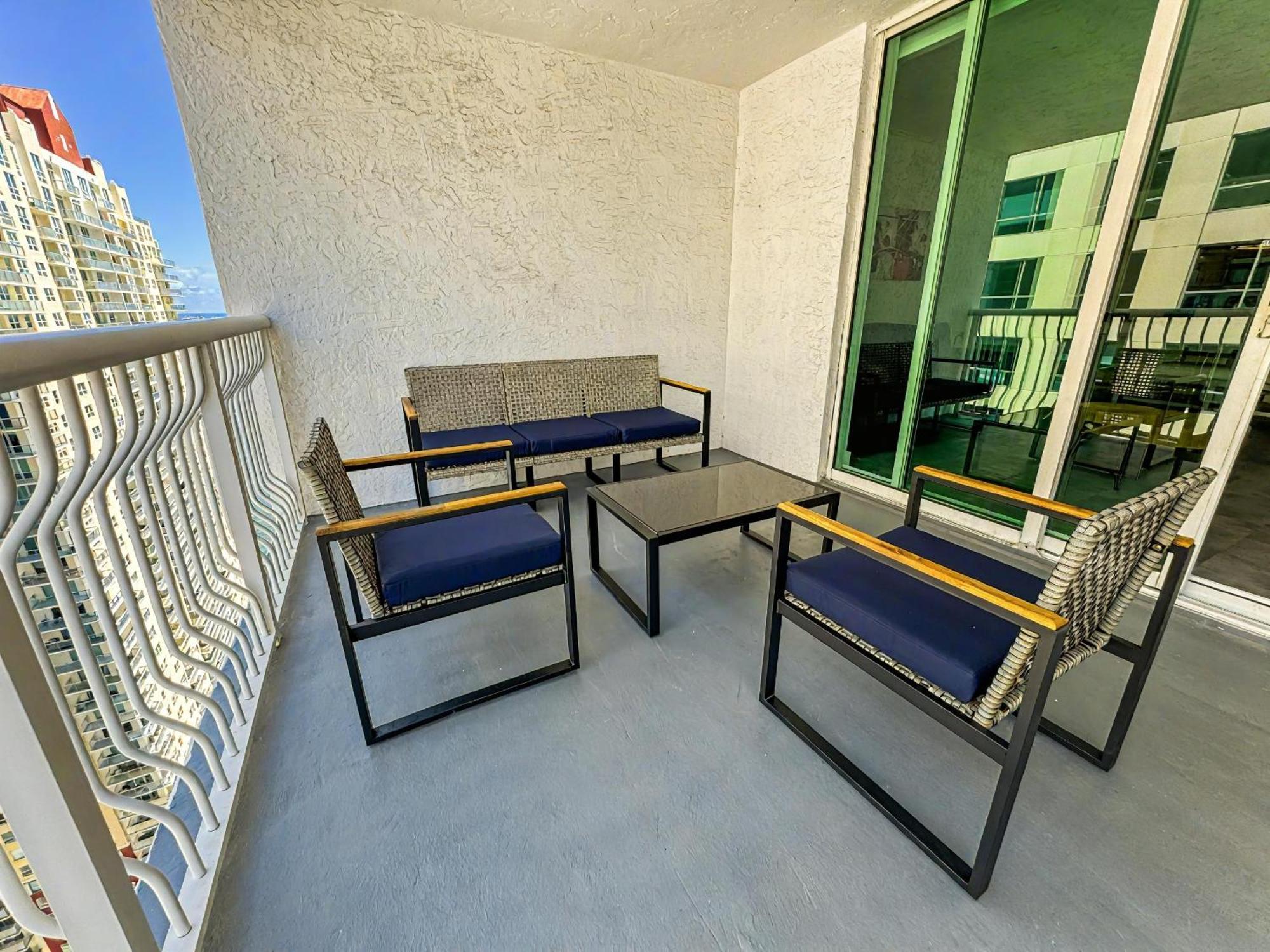 Elegant Centric Vibrant Pool Jacuzzi Free Parking Appartement Miami Buitenkant foto