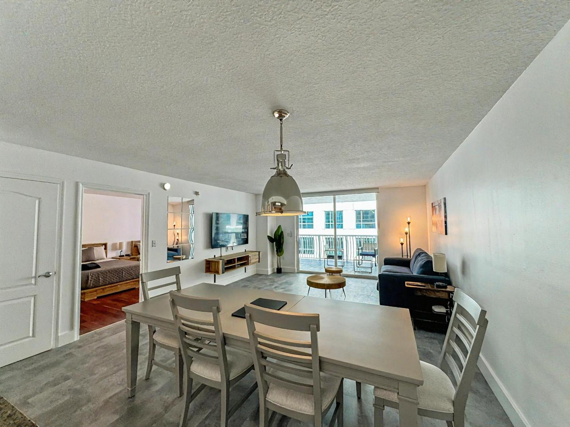 Elegant Centric Vibrant Pool Jacuzzi Free Parking Appartement Miami Buitenkant foto