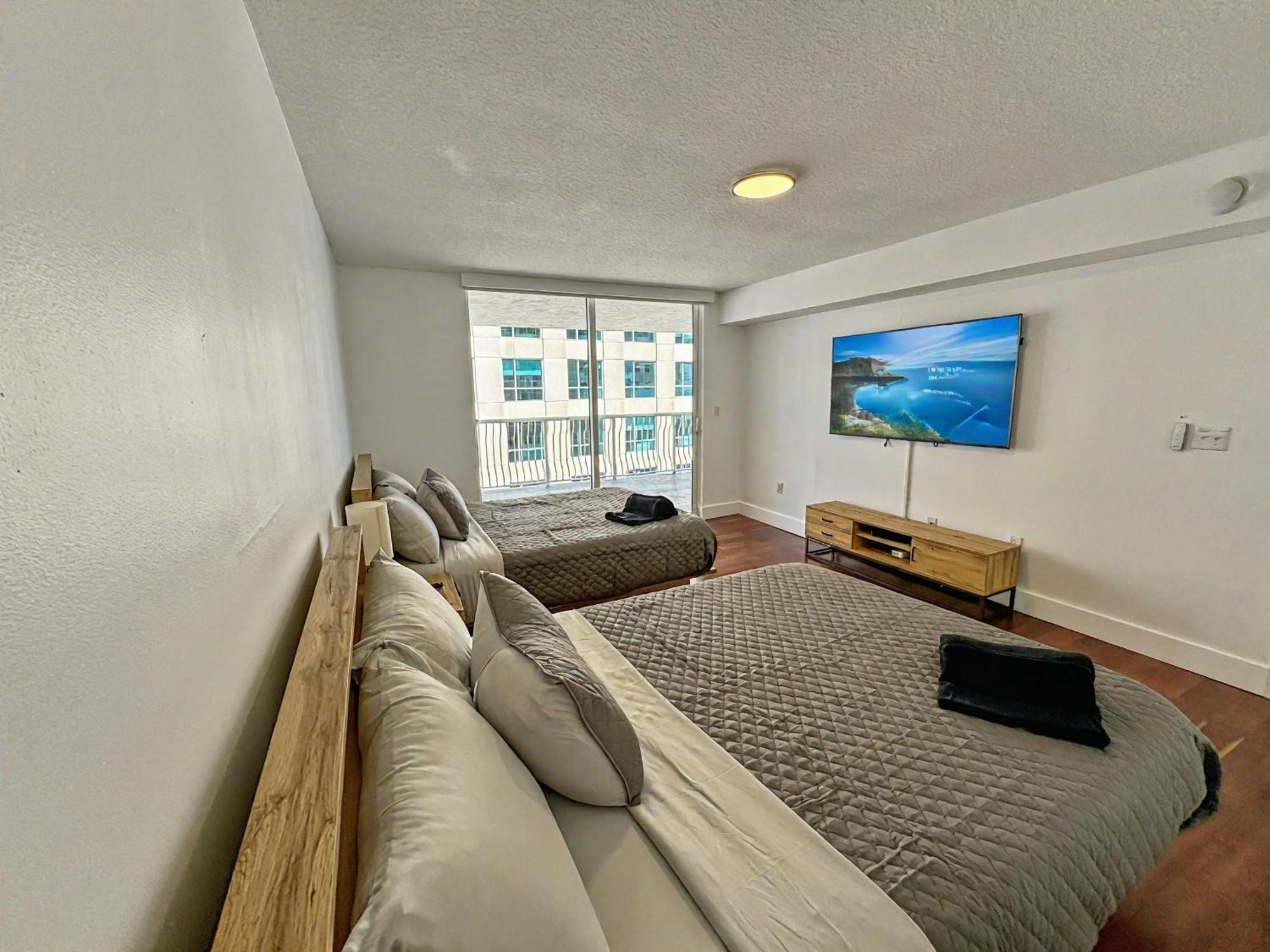 Elegant Centric Vibrant Pool Jacuzzi Free Parking Appartement Miami Buitenkant foto