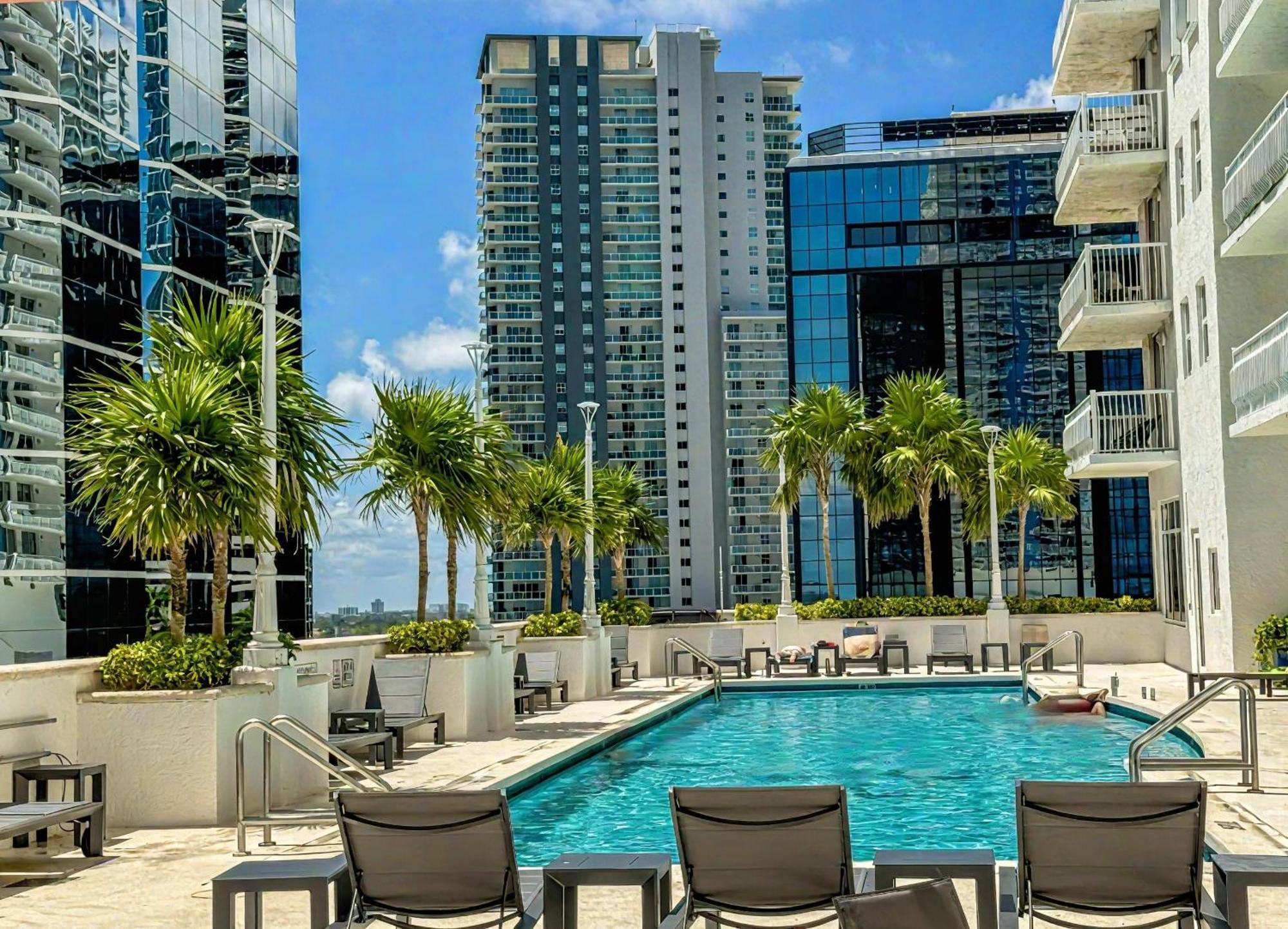 Elegant Centric Vibrant Pool Jacuzzi Free Parking Appartement Miami Buitenkant foto